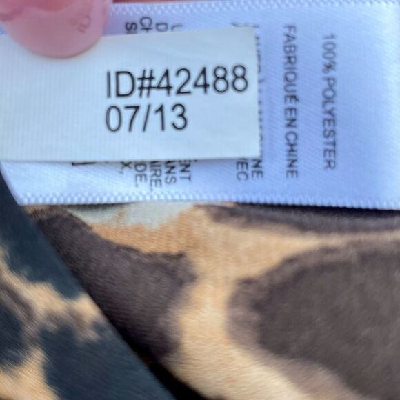 𝅺Express Leopard Sleeveless Blouse - Picture 9 of 10